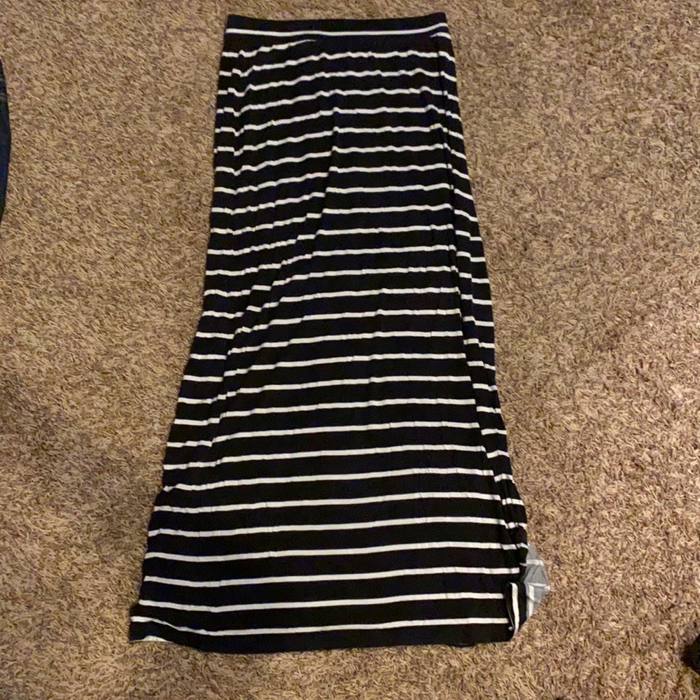 Maxi skirt with slit